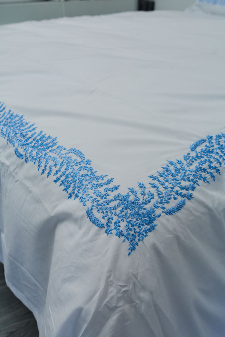 Blue leaves embroidered duvet cover set